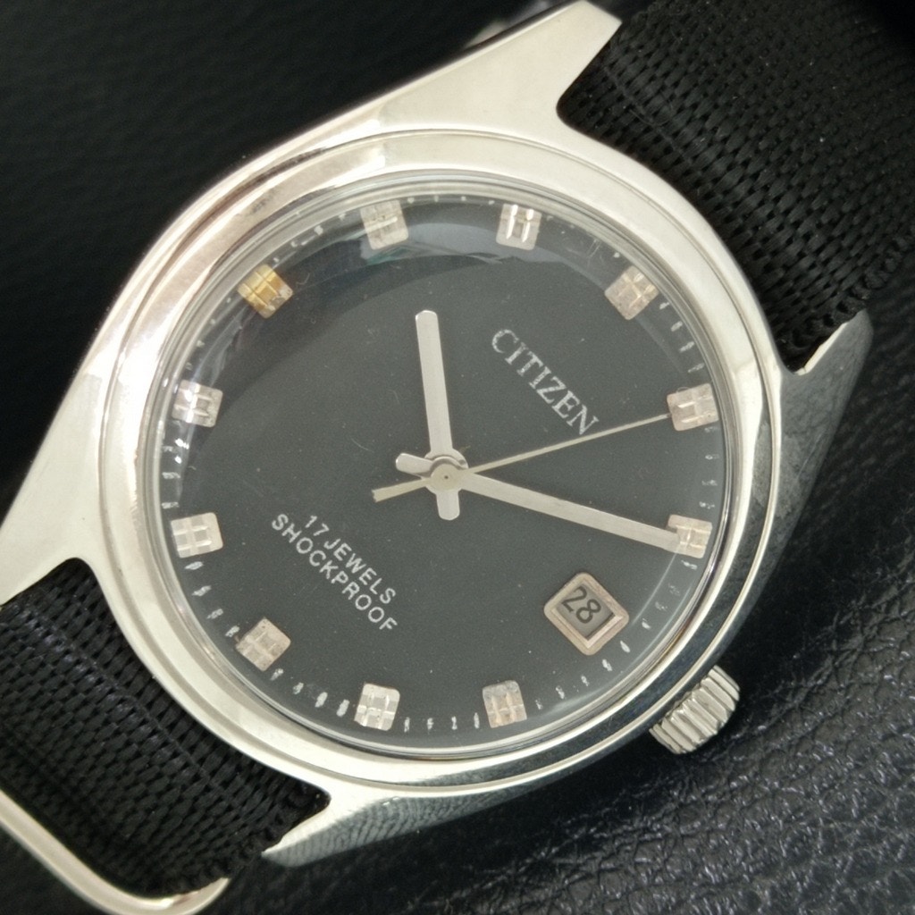 Vintage 1985 Citizen Manual Mens Silver Watch WDaydate  Black Accents